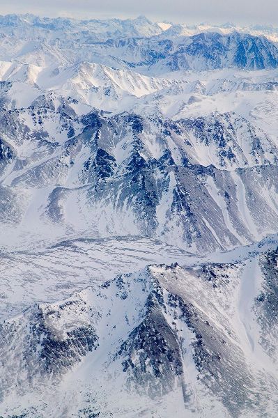 Su, Keren 아티스트의 Aerial view of snow covered mountain range-Alaska-USA작품입니다.